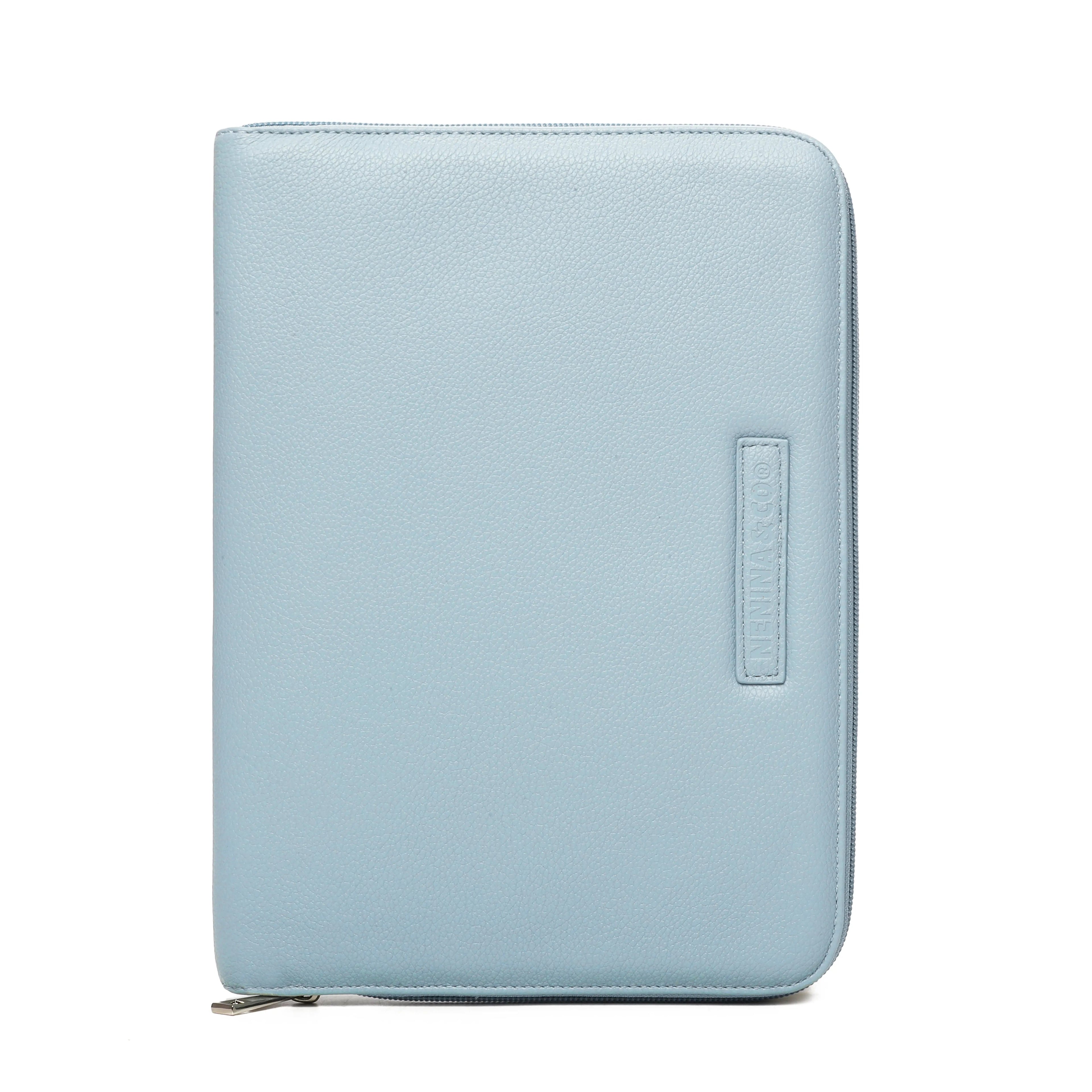 Pack Nacimiento Bebé: Portadocumentos + Neceser de Eco Piel MIREM Dusty Blue | Nenina & Co