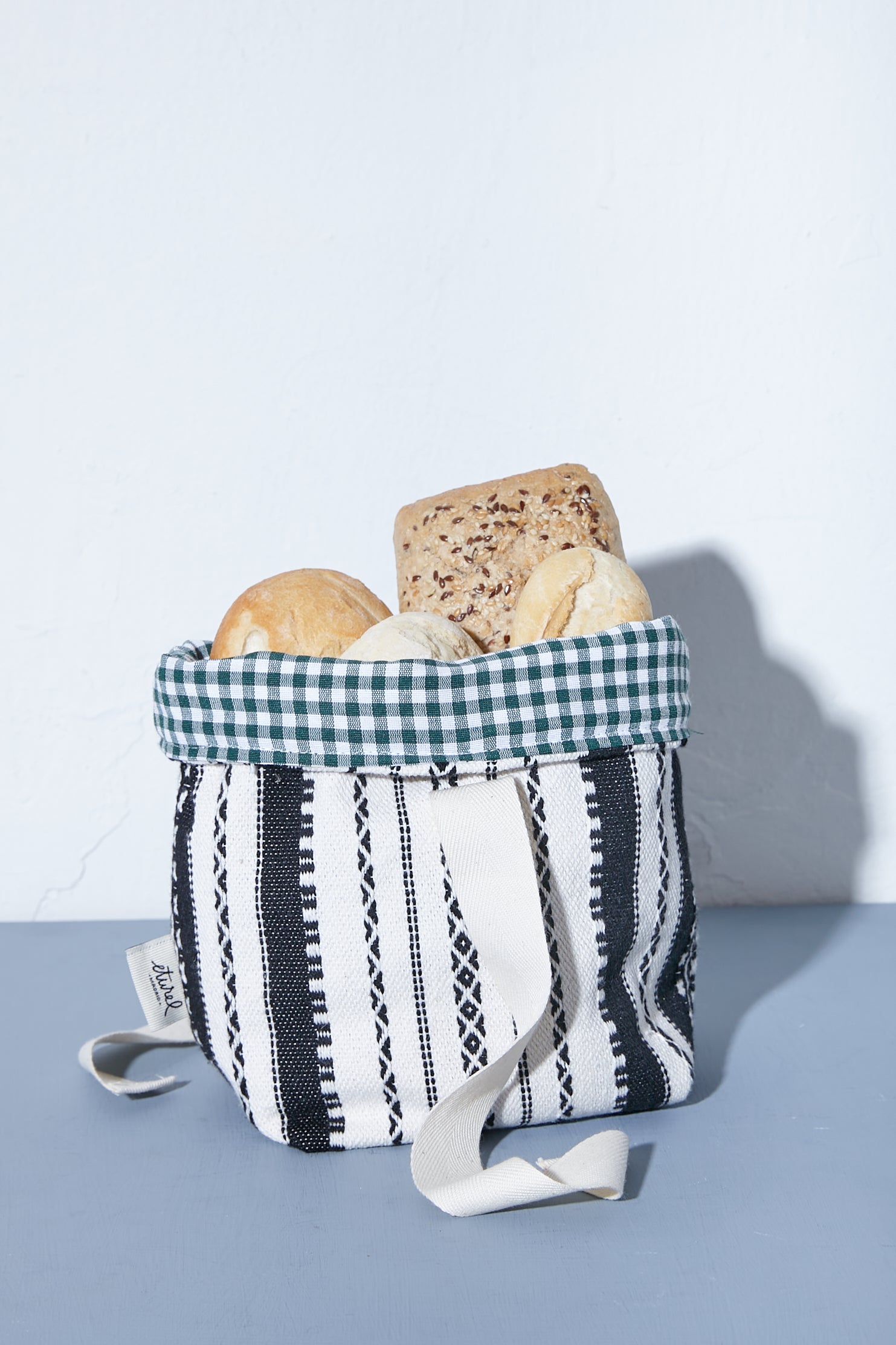 Panera pequeña alpujarra blanco y negro