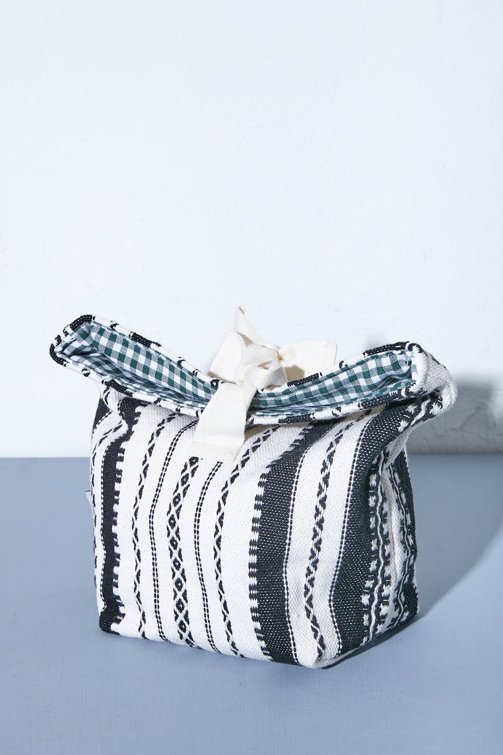 Panera pequeña alpujarra blanco y negro