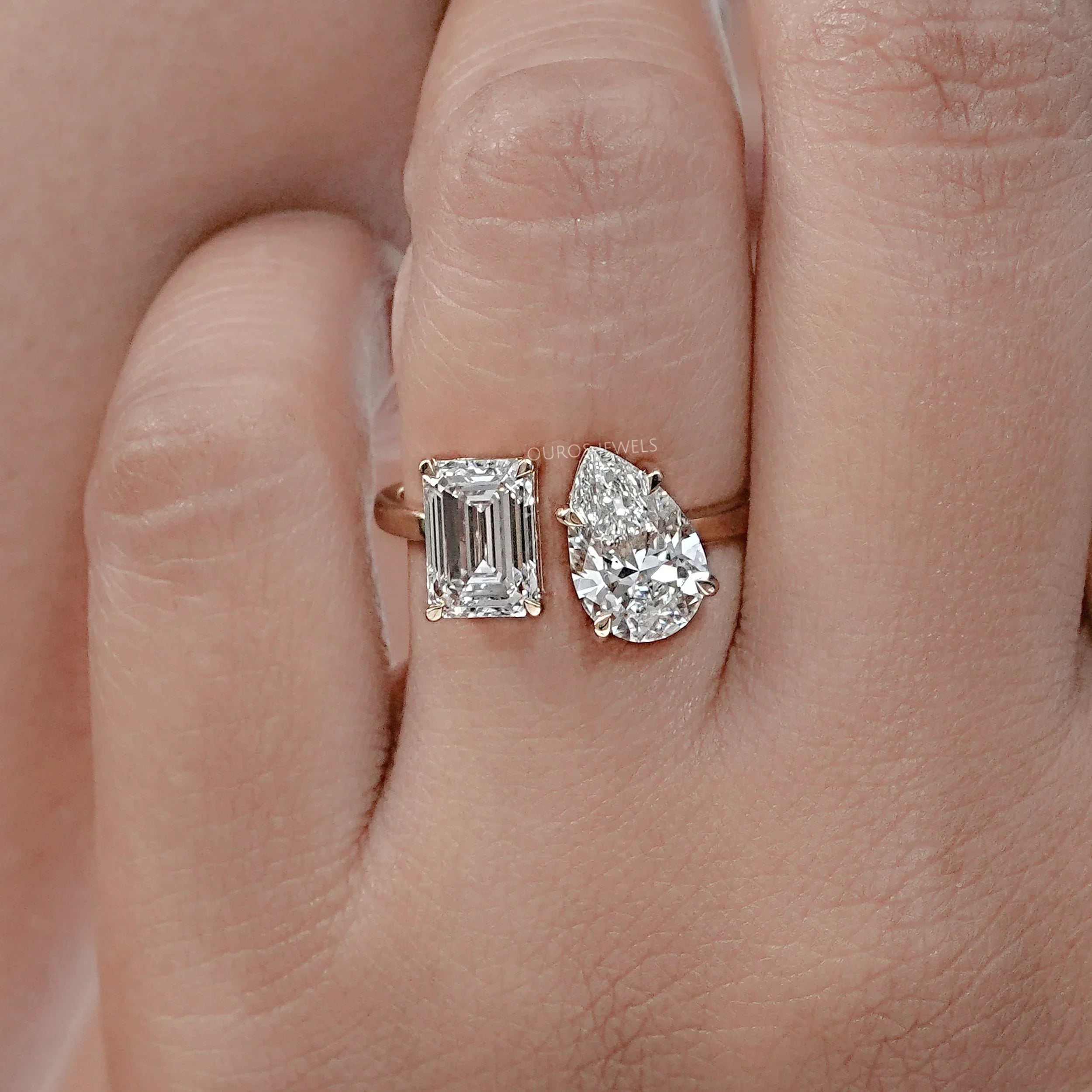 Toi Et Moi Emerald Diamond Engagement Ring