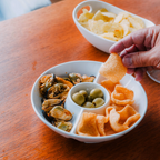 Plato Redondo Triple de Porcelana para Snacks – Tipo Bowl
