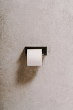 Portarrollos Berno – accesorios baño moderno con estante