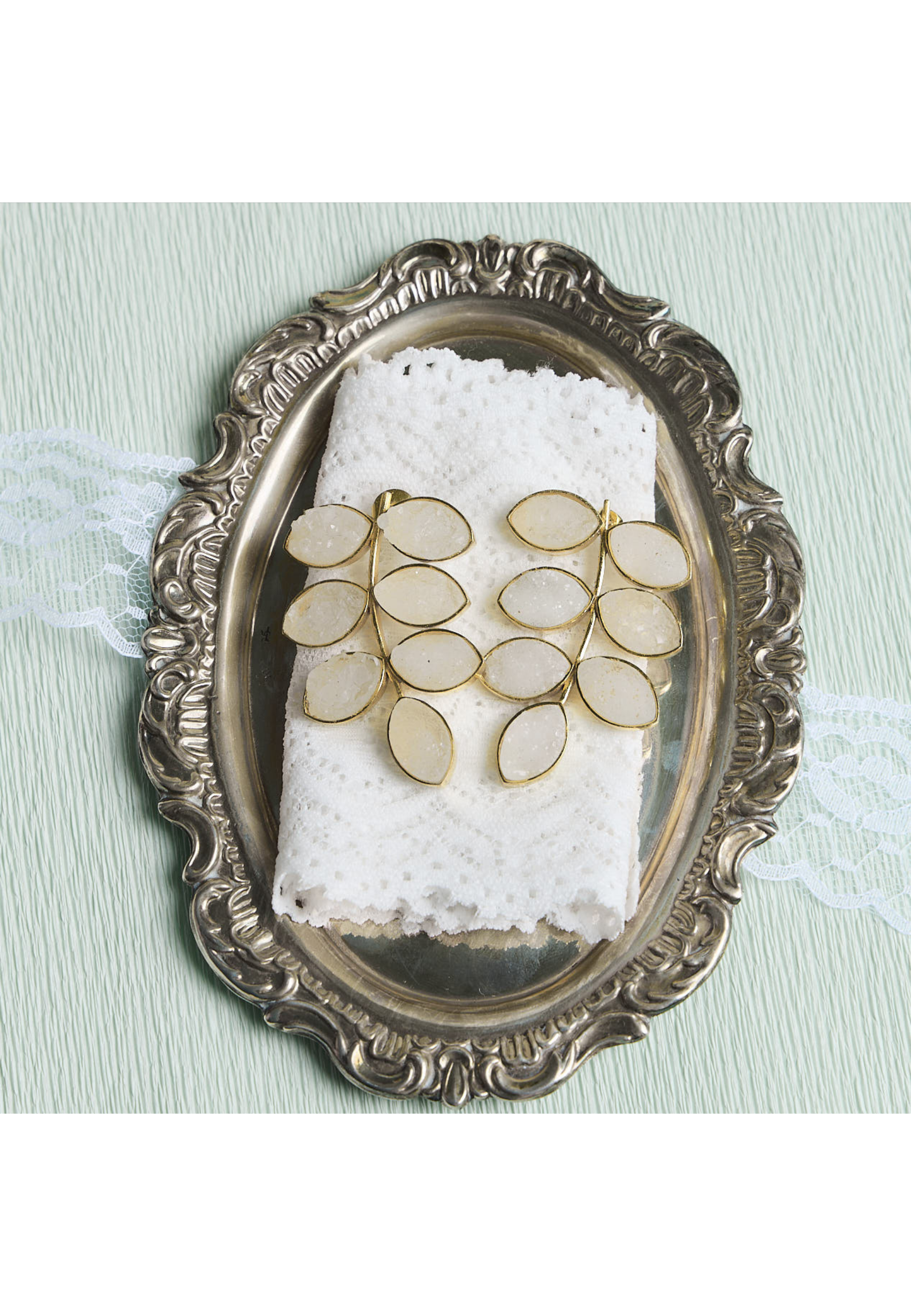Pendientes Lavani Leaf Blanco