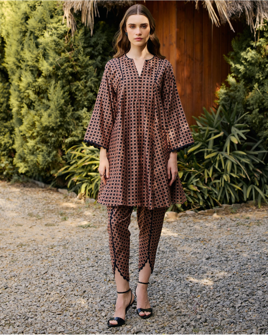 Black Geometric Printed Kurta Set By KYNAH, Luxury Indian Fashion & Bridal Wear
