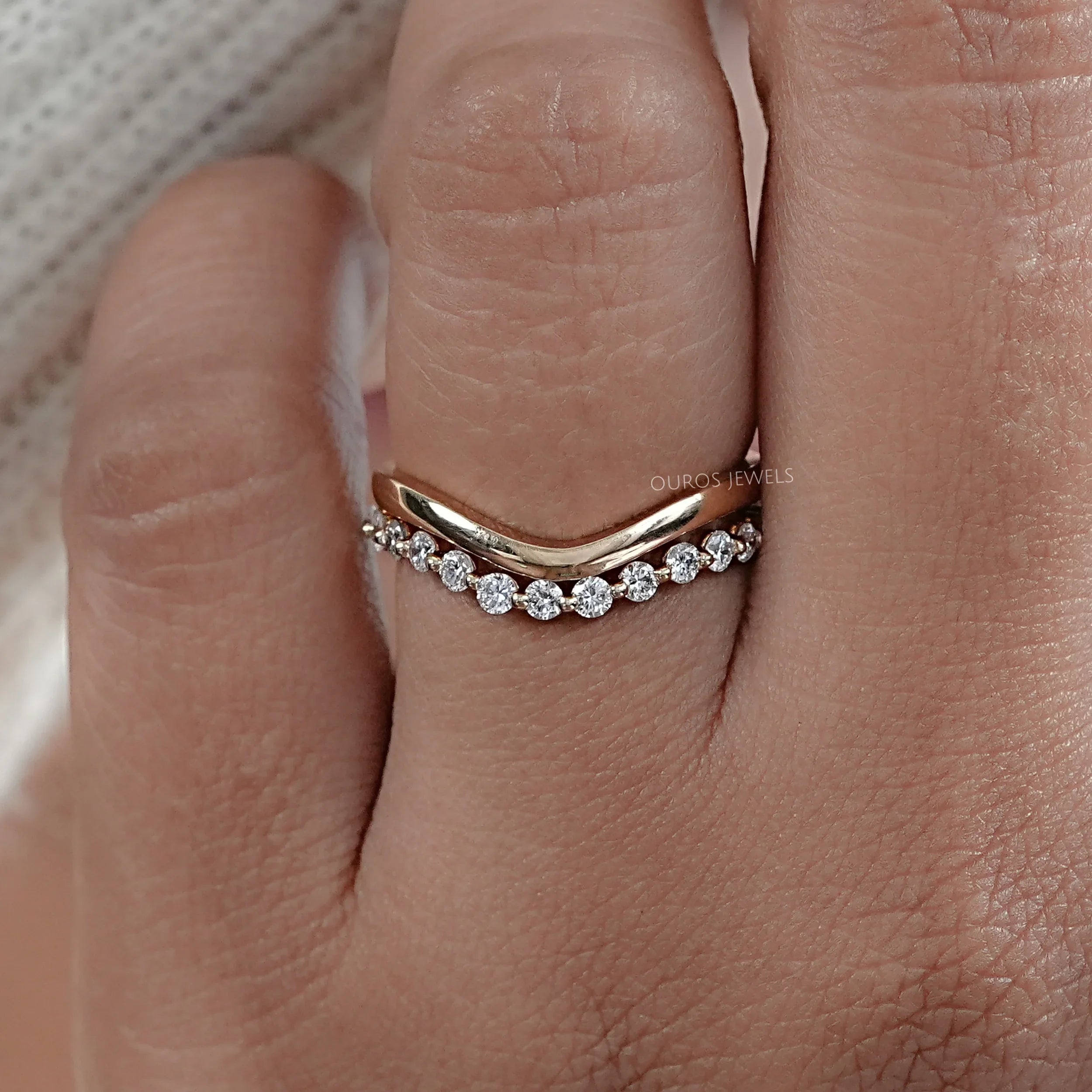 Round Lab Diamond Double Wave Curved Band
