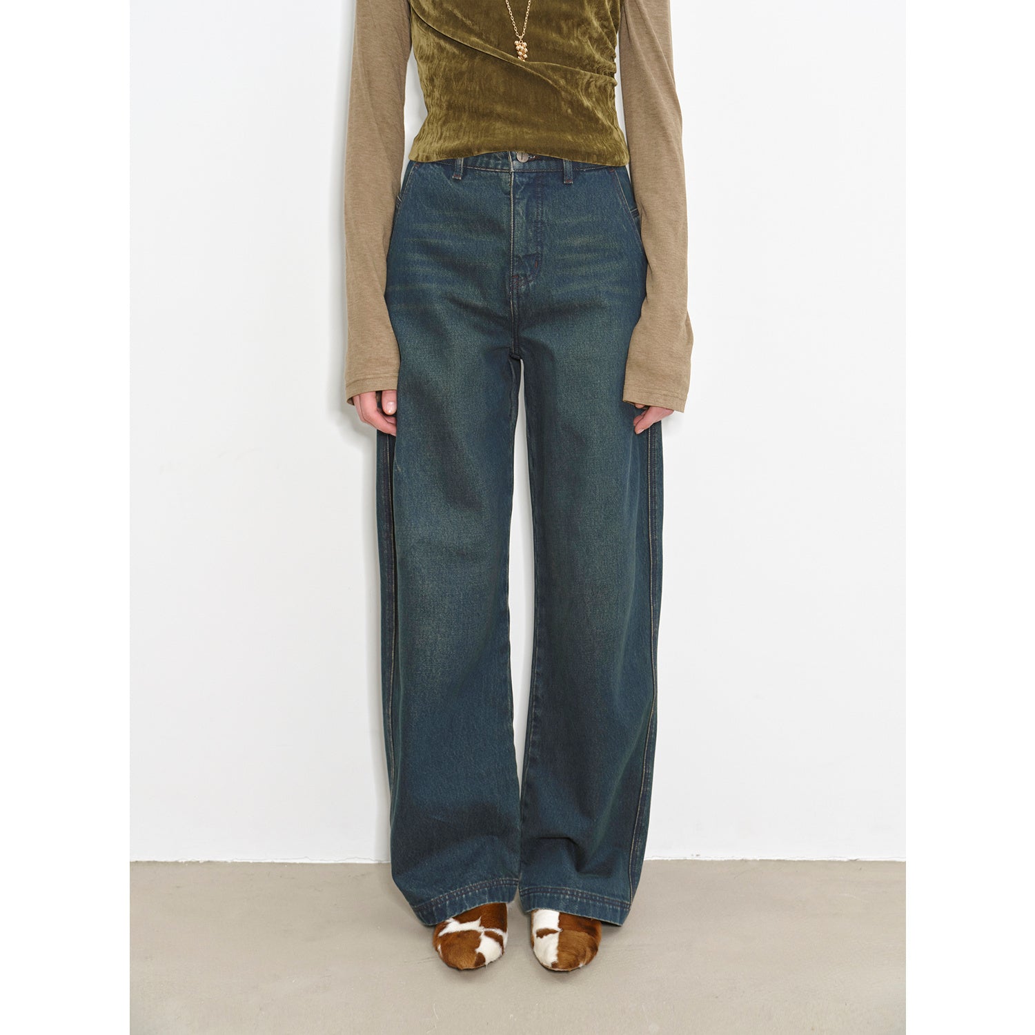 Blue Island heavy-duty distressed, slim and durable mid-rise curved knife cotton washed jeans