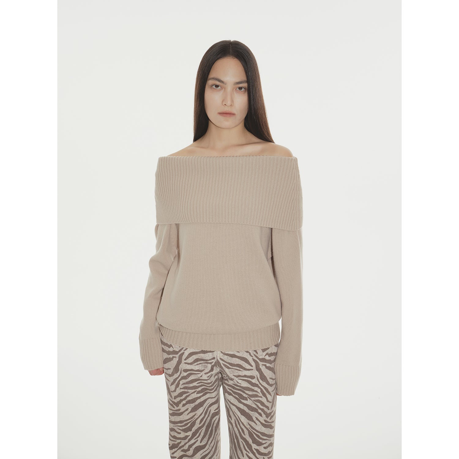 Warm Women's Formula French simple and versatile merino wool blended one-neck off-the-shoulder sweater