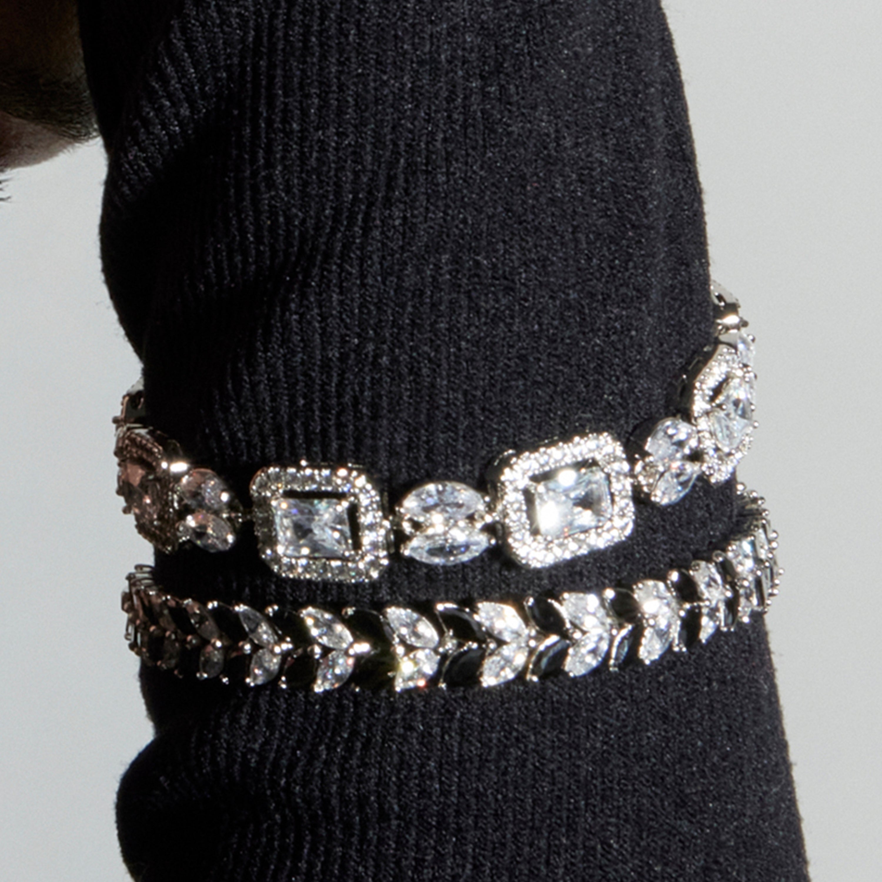 Pulsera con Circonita Onix acabado plata - Mabela
