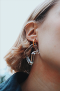 PENDIENTES IRREGULAR WHITE