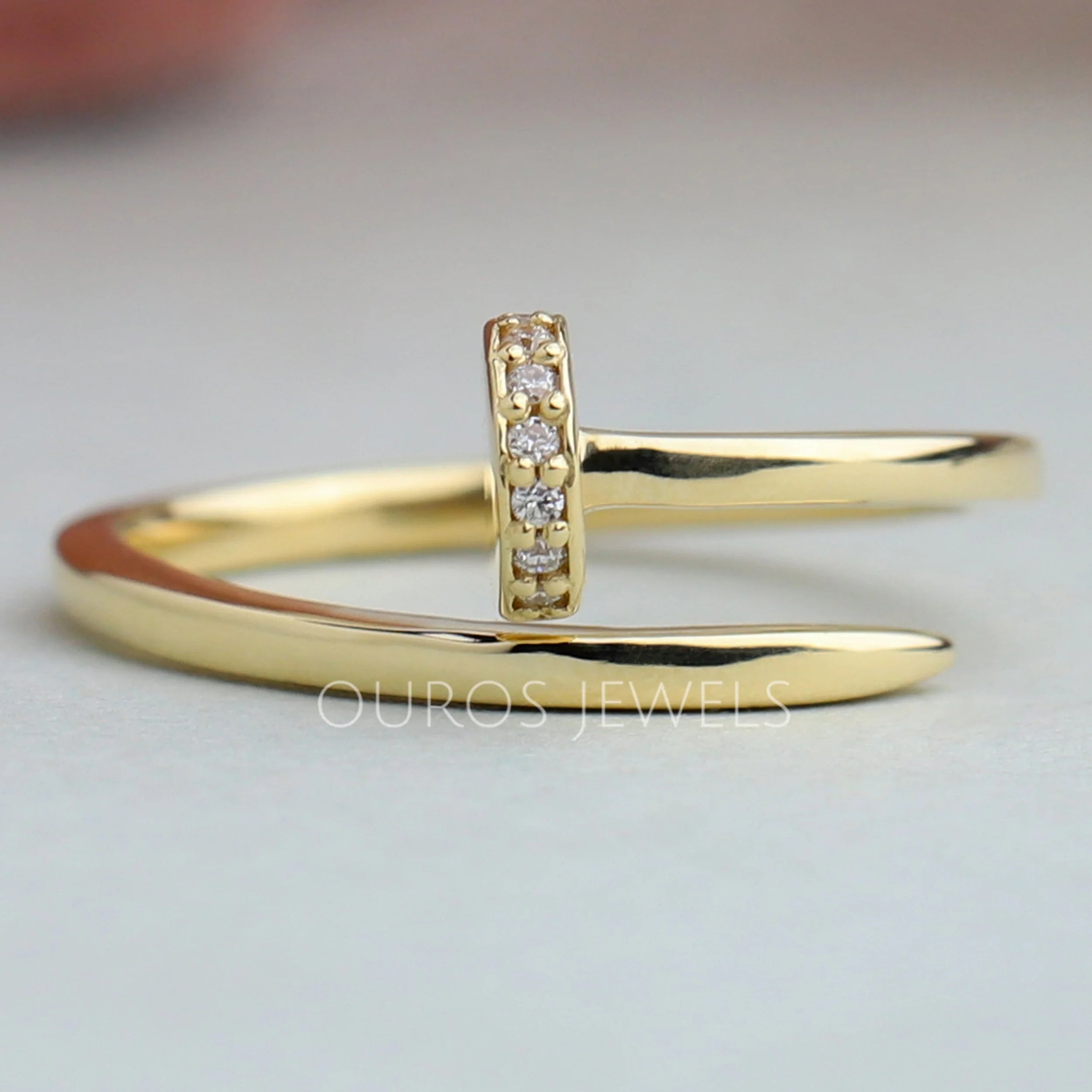 Spiral Round Cut Unique Diamond Wedding Ring