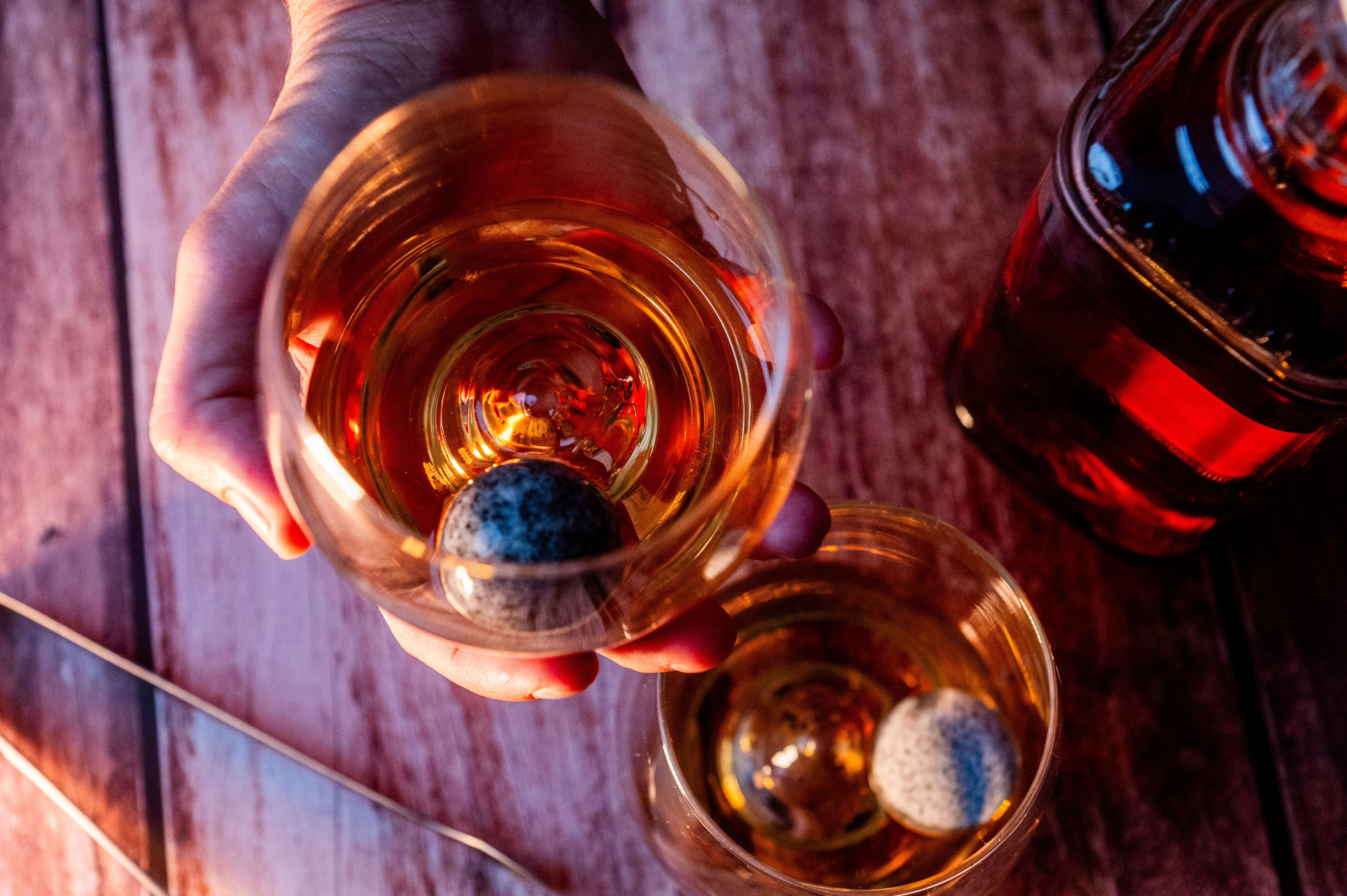 Set 2 Vasos Whisky Montaña con Piedras Frías y Pinzas