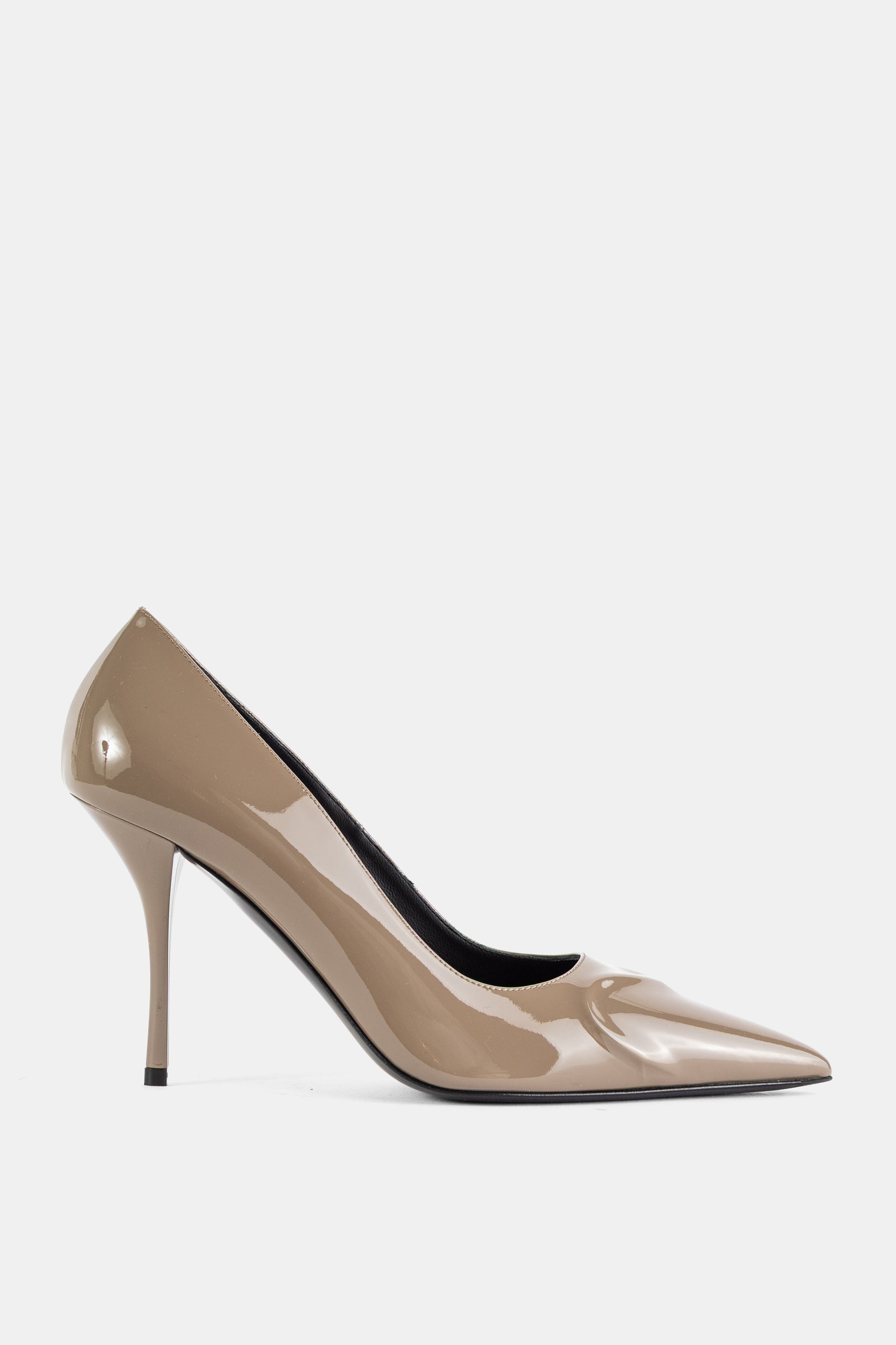 Maison AlaïA Patent Leather Heart Cut-Out Pump — Beige
