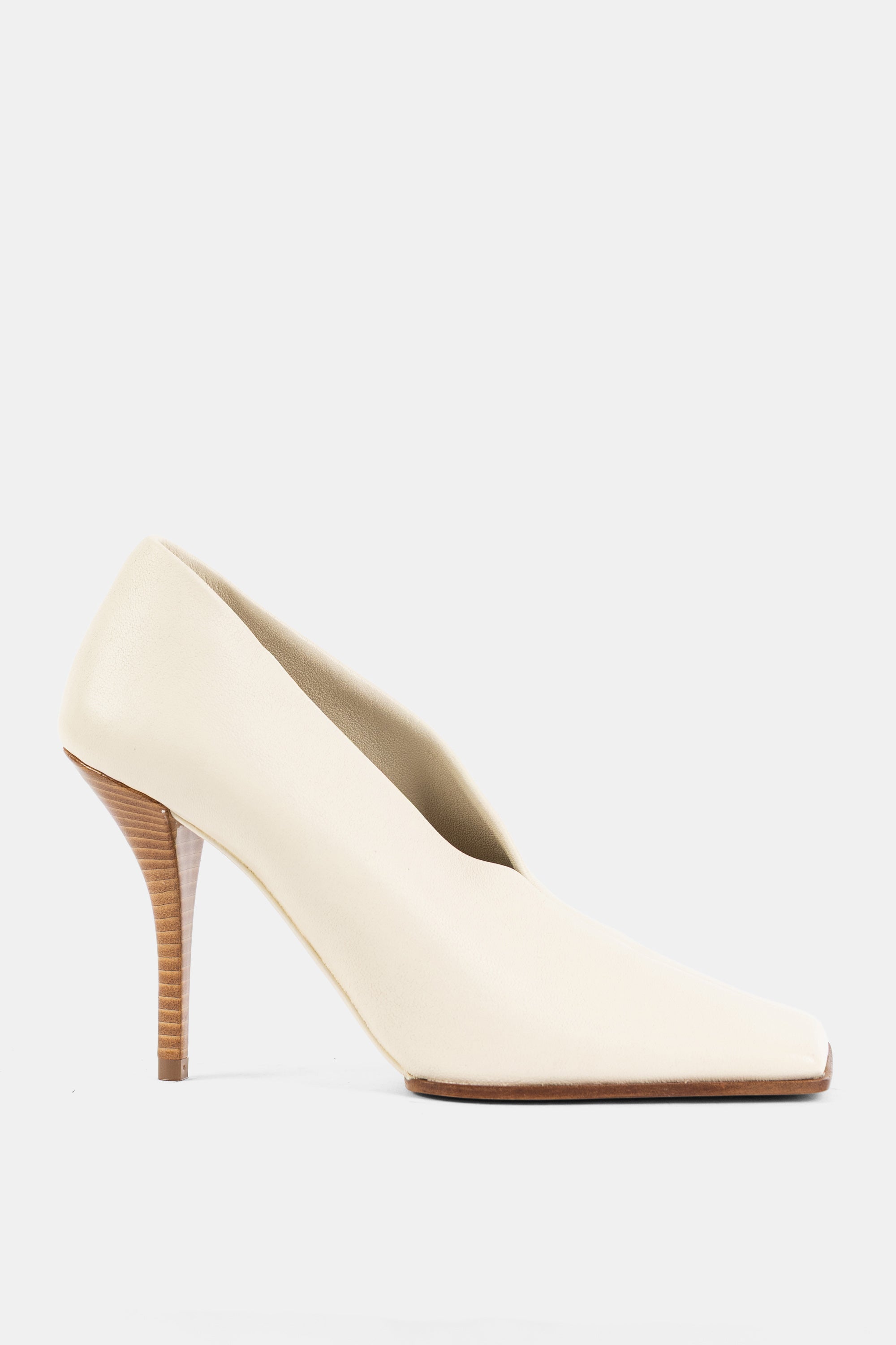 Maison AlaïA Pumps 90 Pump — Beige