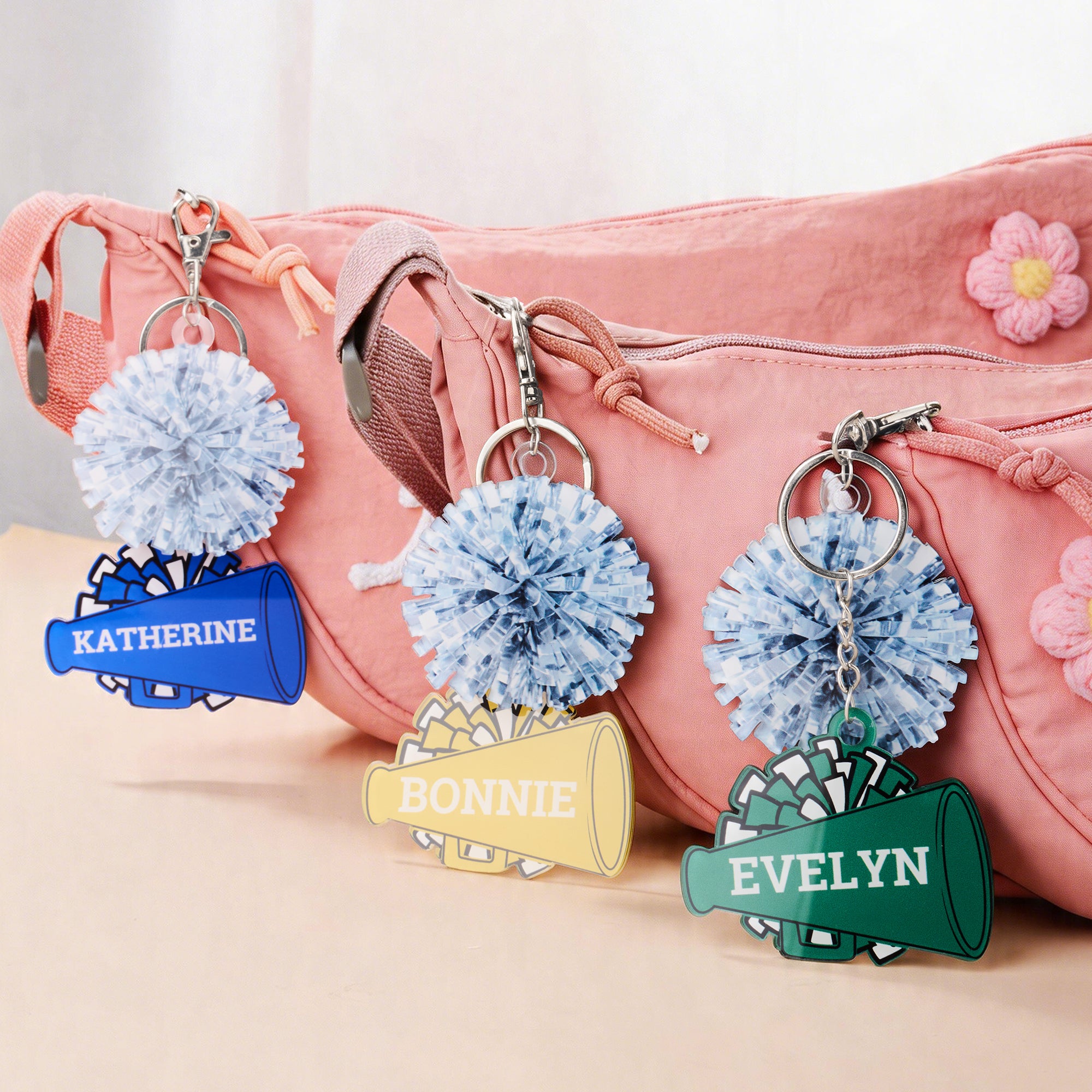 Megáfono personalizado Pom Pom Cheerleading Llavero con nombre Bolsa de deporte Charm Cheer Camp Cheer Práctica Regalo para Cheerleader Equipo