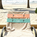 Toallero de rayas personalizado con texto bordado y cinta elástica extensible para silla de piscina Regalo de vacaciones para viajeros