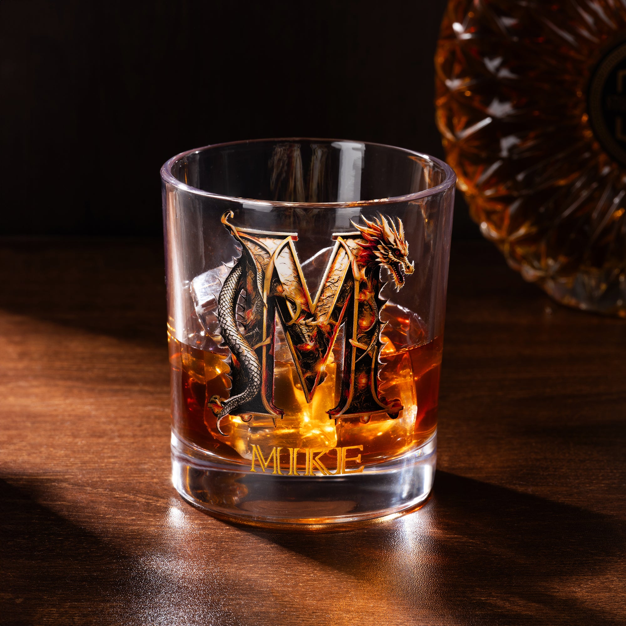 Personalizado Dragón Inicial Nombre 10 oz Old Fashioned Rock Whiskey Glass Cumpleaños Día del Padre Regalo para Hombre Bartender Whisky Entusiasta