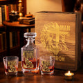 Decantador de Whisky Personalizado con la Bandera Americana de León Juego de 4 Copas con Nombre Cumpleaños Aniversario Día del Padre Regalo para Hombres Amigos