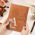 Personalizada Nacimiento Flor Inicial Nombre PU Cuero A5 Sketchbook Cubierta con Bolsillo de Almacenamiento Regalo de Cumpleaños para Artistas Pintores Estudiantes