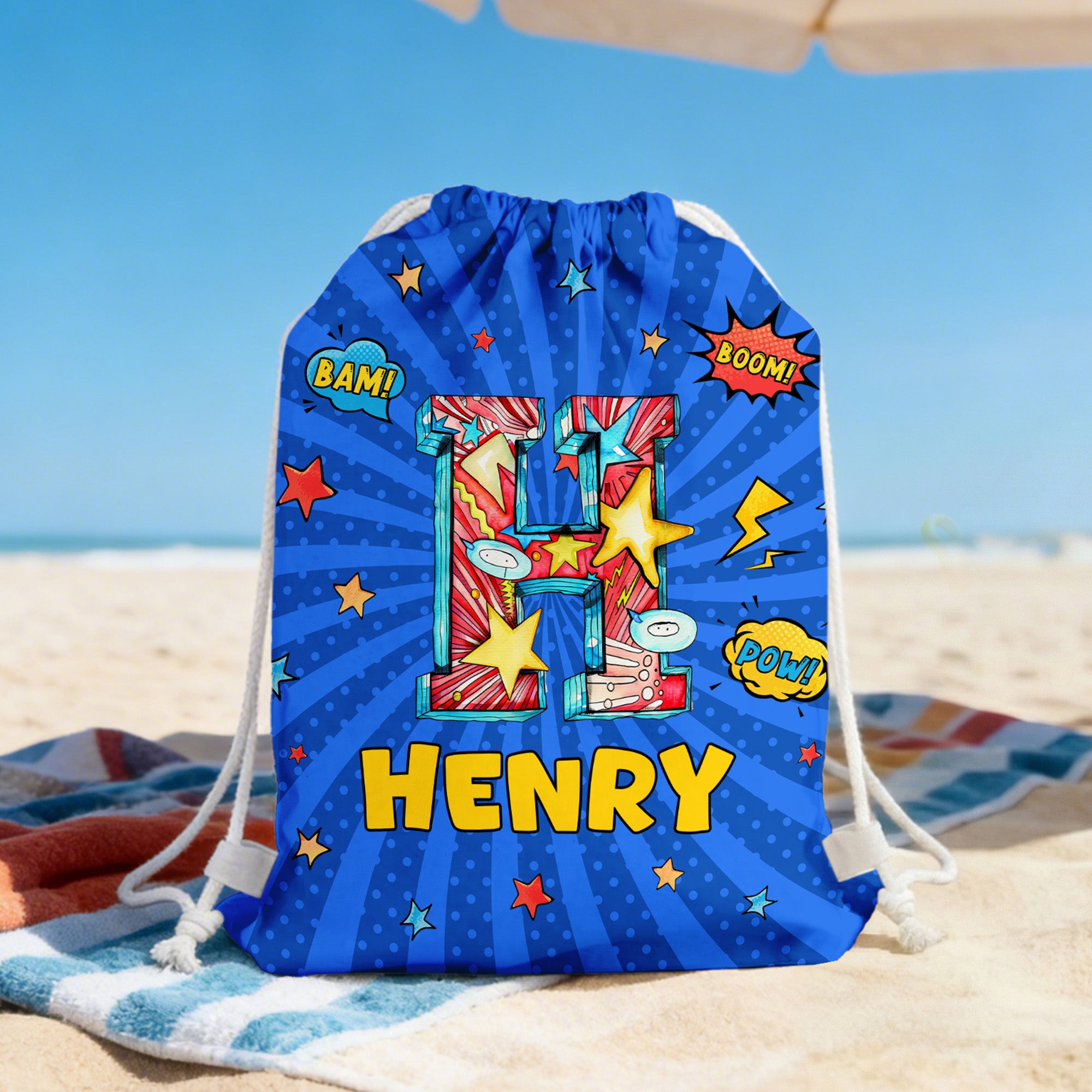 Mochila de playa con cordón personalizada con el nombre Cool Hero Comic Design Star Initial Beach Party Birthday Gift for Kids