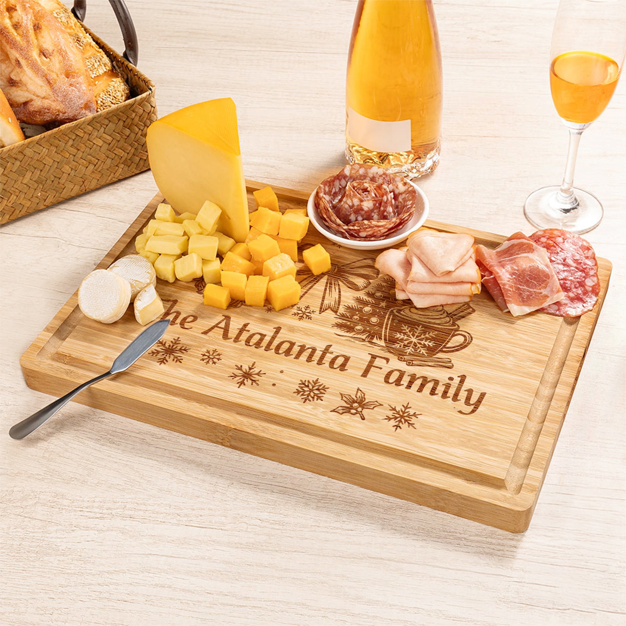 Tabla para cortar embutidos de bambú FSC personalizada y mágica de Papá Noel con texto grabado y ranura para zumo Regalo de inauguración de la casa en Navidad para la familia