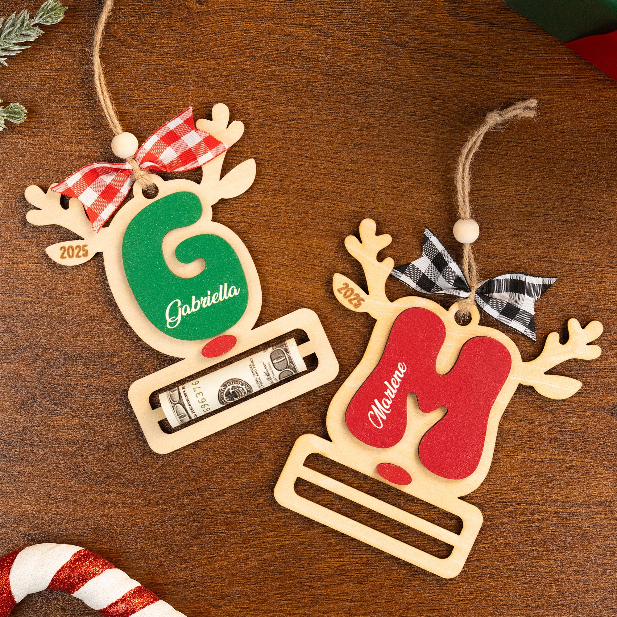 Reno personalizado de madera Money Holder Ornament con nombre inicial y año Home Decor Regalo de Navidad para la familia Kid