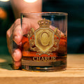 Vaso de Whisky con Nombre Personalizado Vintage Crown Badge 3D Initial 10 oz Rock Whiskey Glass con Nombre Día del Padre Cumpleaños Regalo para Hombre Bartender Entusiasta del Whisky