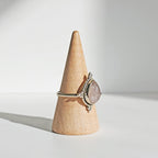 Anillo Delhi Ajustable de Cuarzo Rosa y Plata de Ley 925