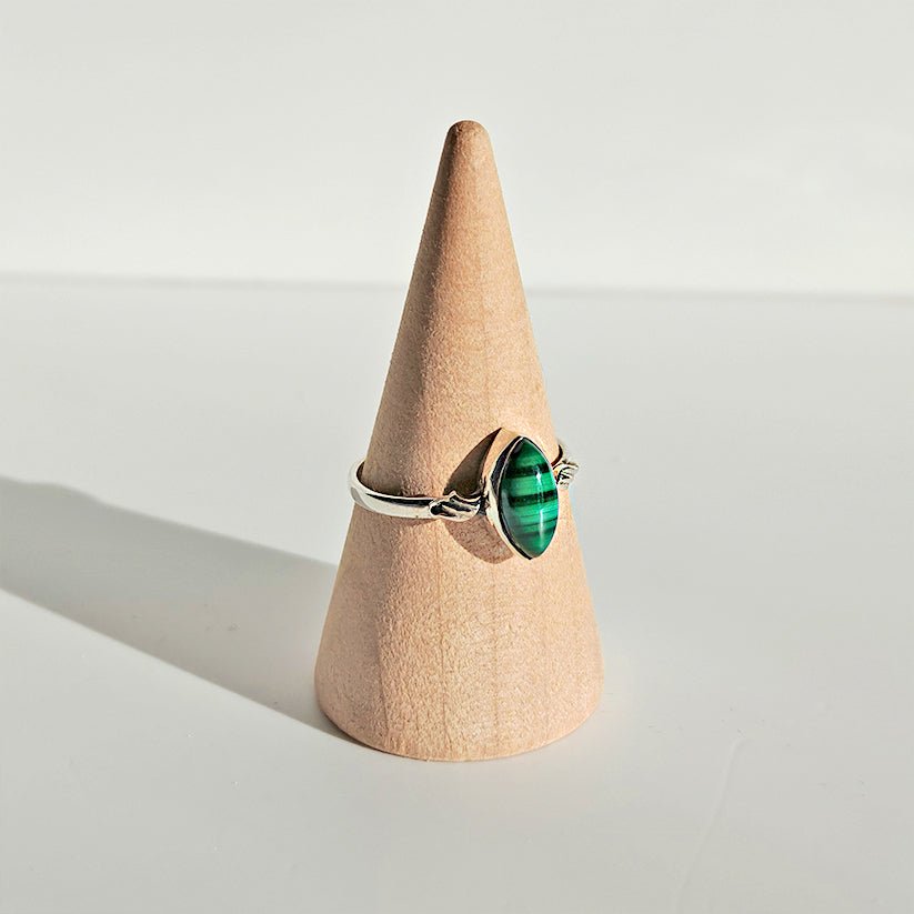 Anillo 'Eowyn' de Malaquita - Plata de Ley