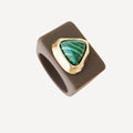 Anillo grande marrón con malaquita