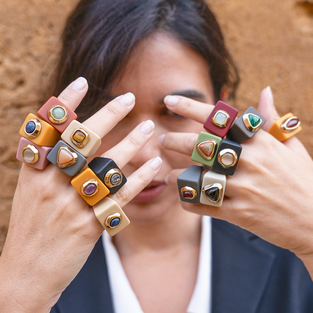 Anillo para mujer color moka con piedra turquesa