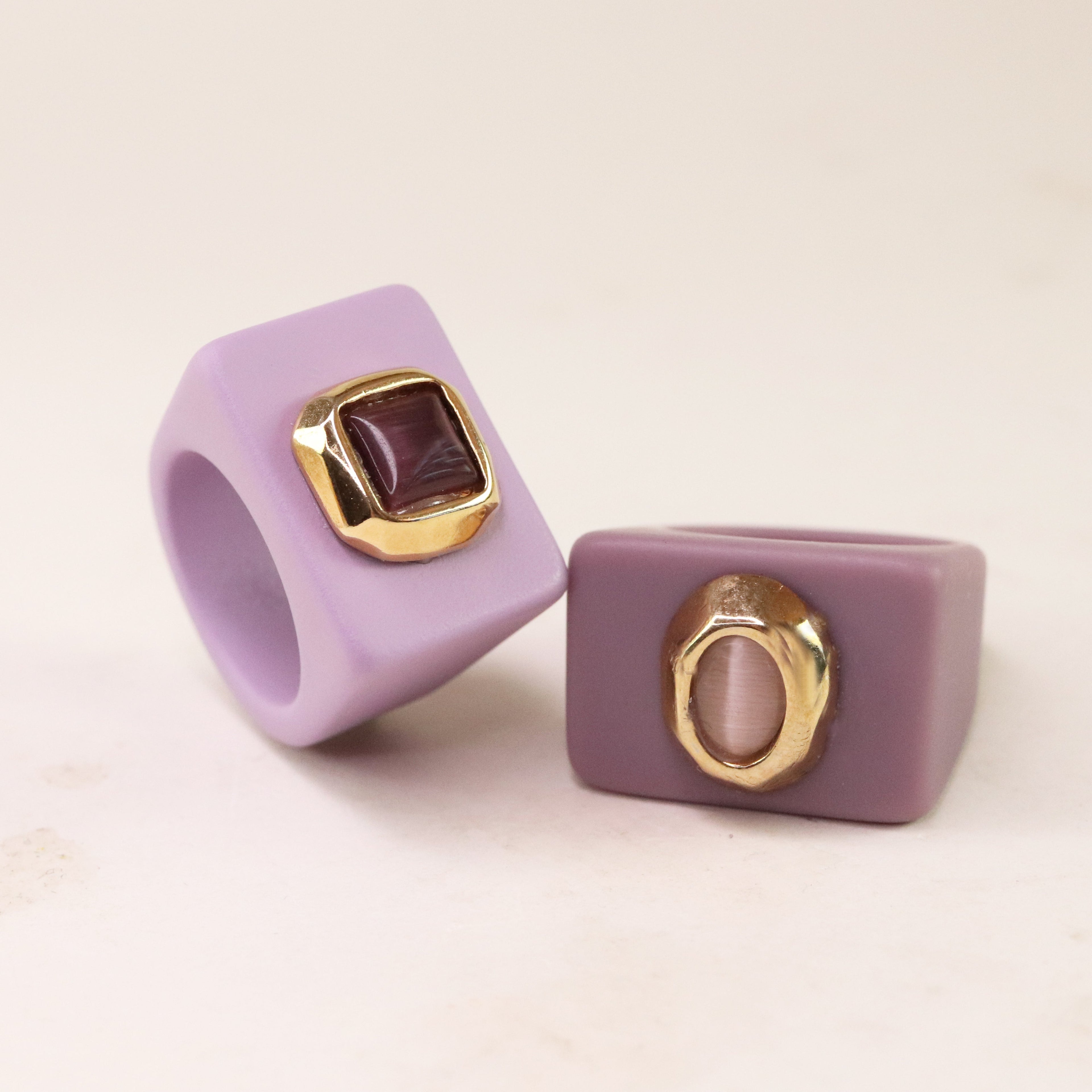 Anillo mujer color lavanda con selenita