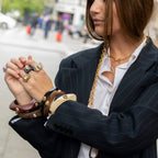 Anillo negro con porcelana blanca