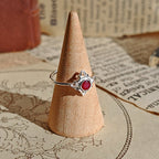 Anillo Nudo de Bruja 'Wicca' con Rubí - Plata de Ley 925
