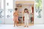 Armario Montessori de madera maciza con perchero y estantes