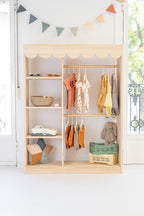 Armario Montessori de madera maciza con perchero y estantes