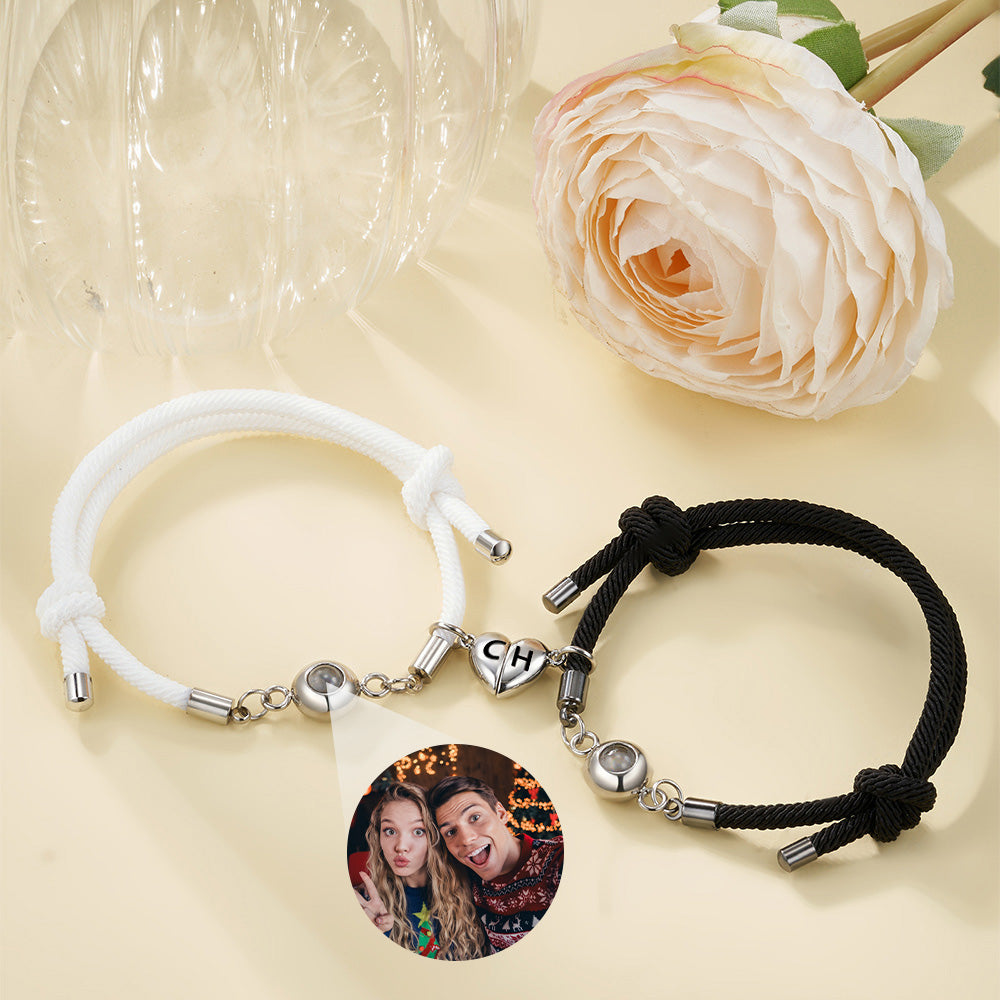 Pulsera trenzada magnética a juego de proyección de fotos de corazones con iniciales grabadas Juego de 2 regalo de cumpleaños aniversario para pareja