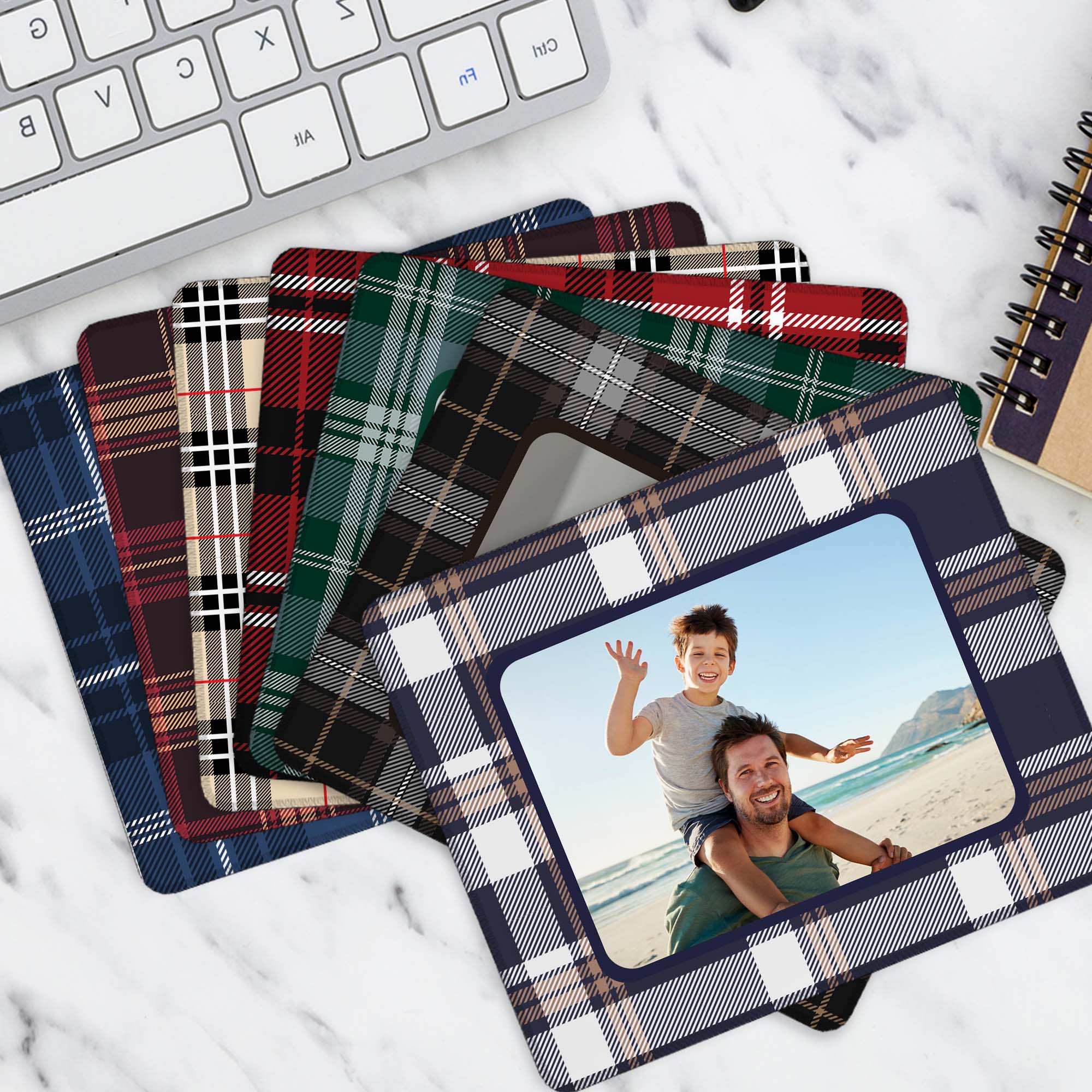 Personalizado Buffalo Plaid Foto antideslizante Alfombrilla de ratón Accesorios de escritorio de oficina Cumpleaños Regalo de Navidad para la familia Amigos Colegas