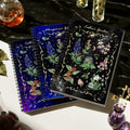 Cuaderno gótico personalizado de espiral A5 con nombre Cielo estrellado Herbal Uso diario Regalo de Halloween para amantes de los libros Entusiastas góticos de la herbolaria