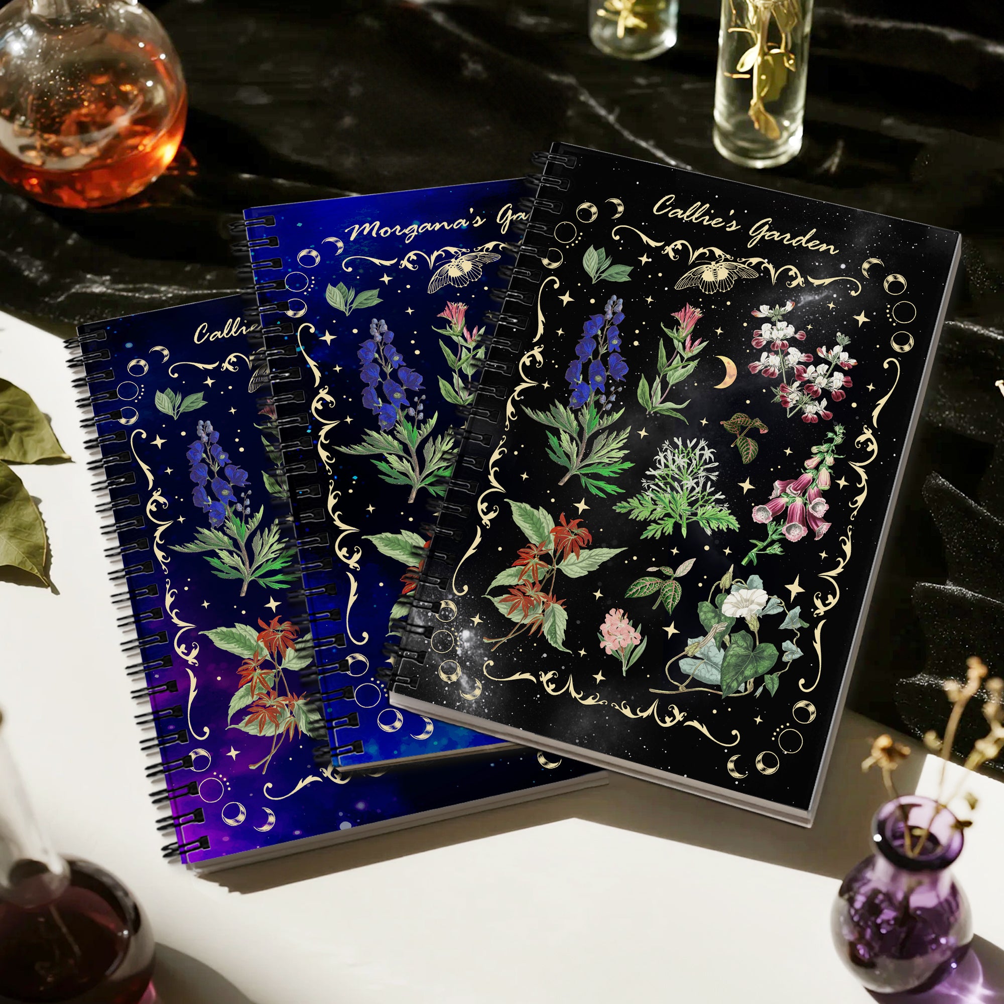 Cuaderno gótico personalizado de espiral A5 con nombre Cielo estrellado Herbal Uso diario Regalo de Halloween para amantes de los libros Entusiastas góticos de la herbolaria