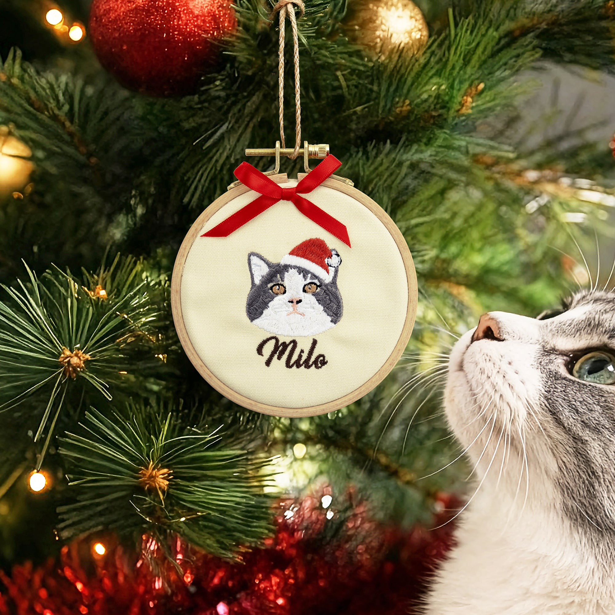 Adorno personalizado bordado con foto de cara de mascota con nombre y lazo rojo Decoración del árbol de Navidad Regalo navideño para los amantes de las mascotas