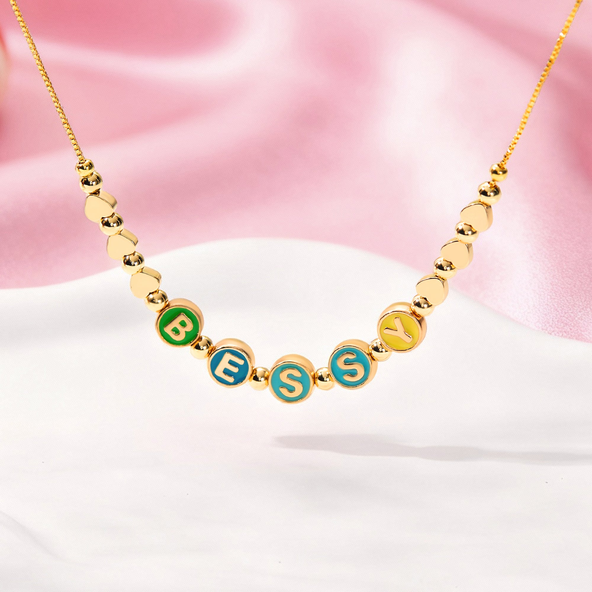 Personalizado colorido collar de cuentas de letras esmaltadas con el nombre y el acento del corazón Joyería delicada Aniversario Cumpleaños Regalo para ella