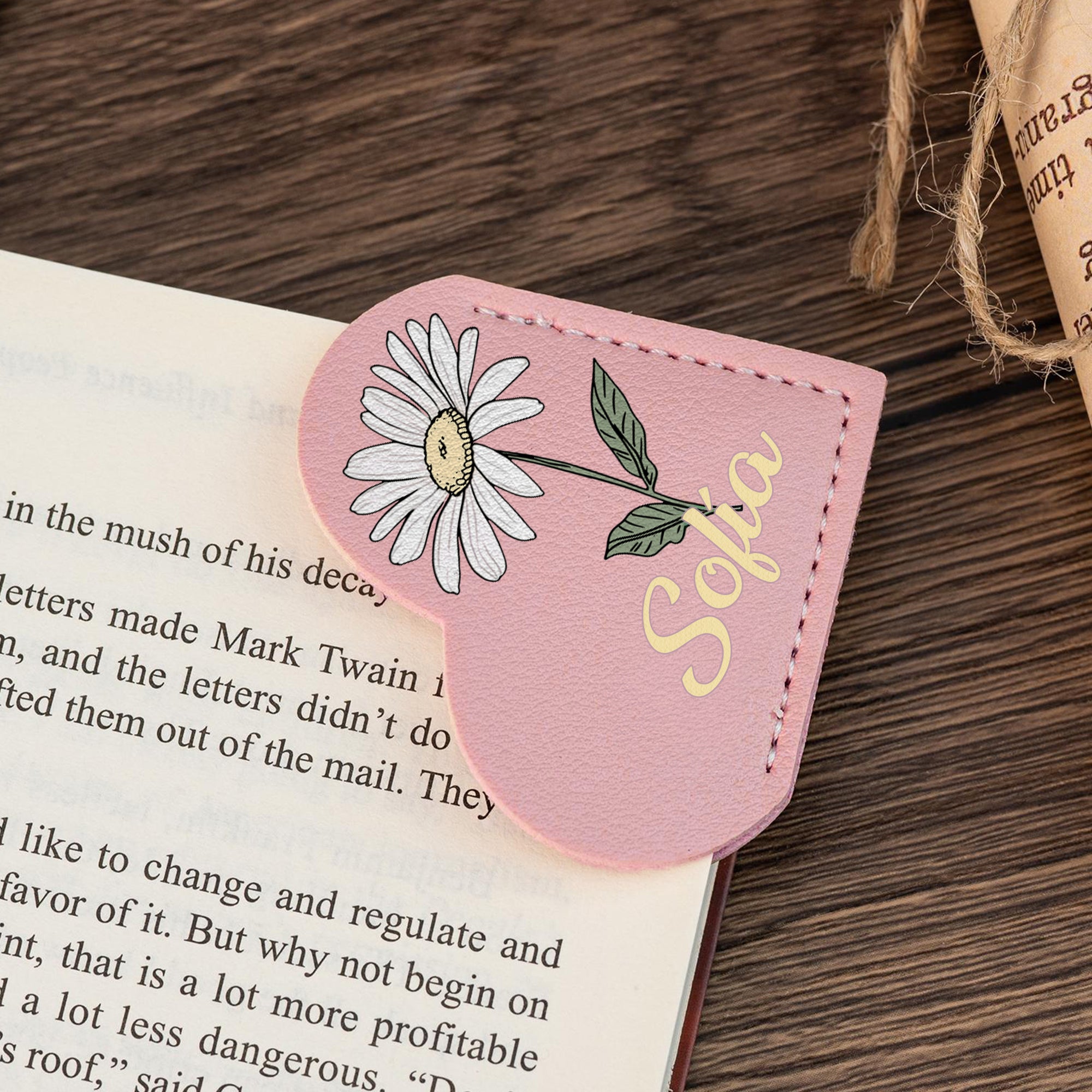 Marcapáginas personalizado en forma de corazón de cuero PU con flor de nacimiento y nombre regalo de cumpleaños para amantes de los libros