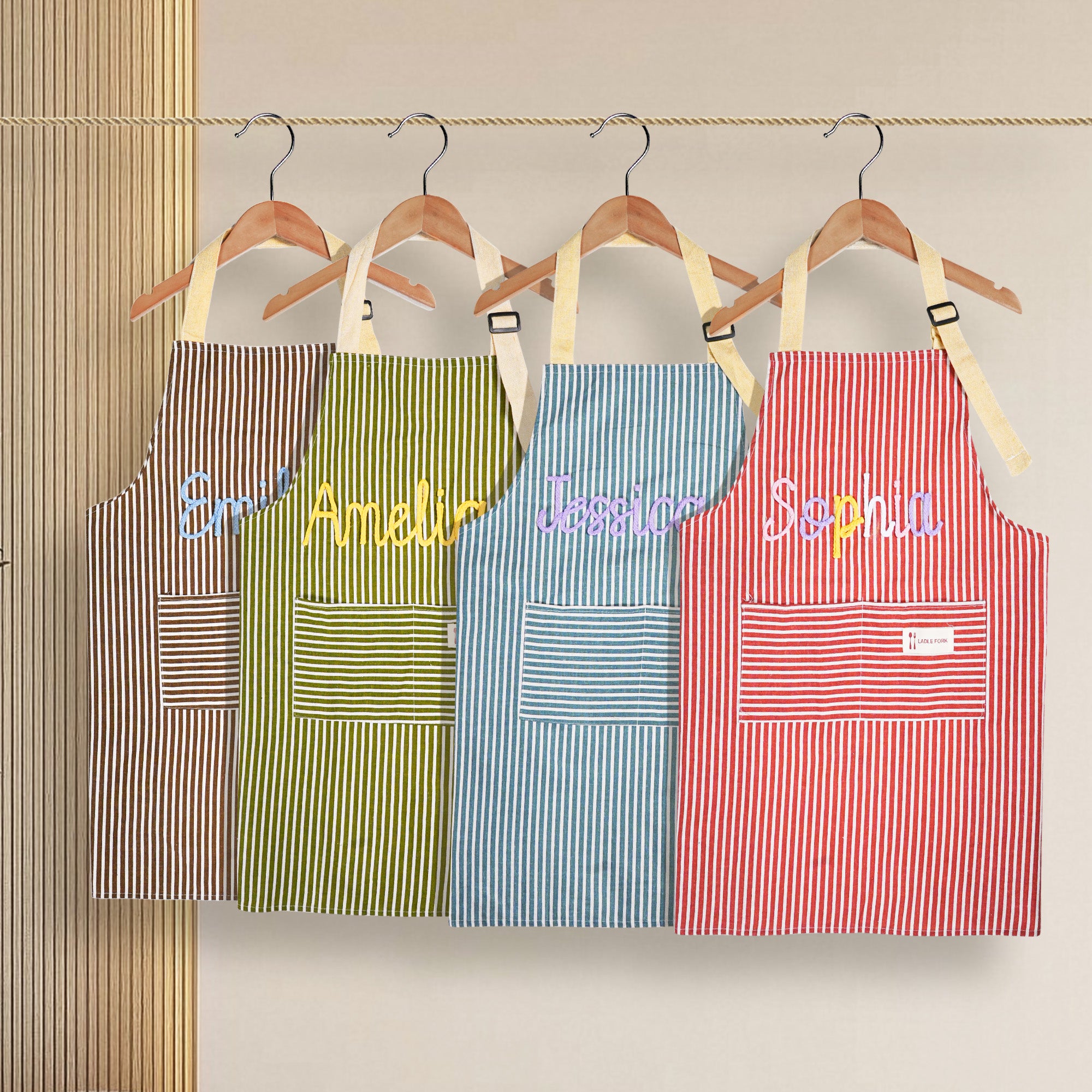 Delantal ajustable personalizado a rayas multicolor con nombre y bolsillo Fiesta de barbacoa Regalo de cumpleaños para amante de la cocina Amigo de la familia