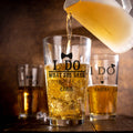Vaso de cerveza esmerilado transparente de 16 oz con nombre y asa para recién casados Regalo de aniversario de boda para recién casados