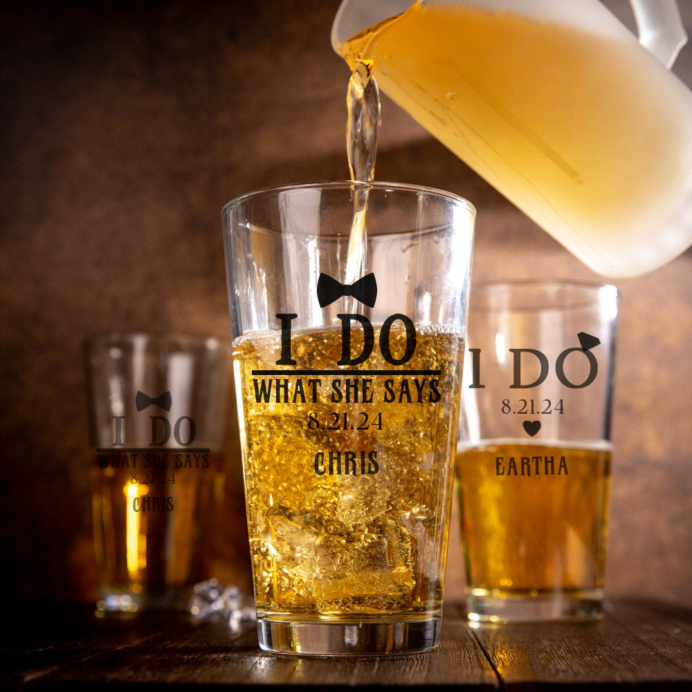 Vaso de cerveza esmerilado transparente de 16 oz con nombre y asa para recién casados Regalo de aniversario de boda para recién casados