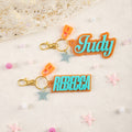 Llavero Acrílico Personalizado Showgirl Glitter Nombre con Estrella Enganche Etiqueta para Bolso Accesorio para Conciertos Regalo de Cumpleaños Aniversario para Fans Amantes de la Música