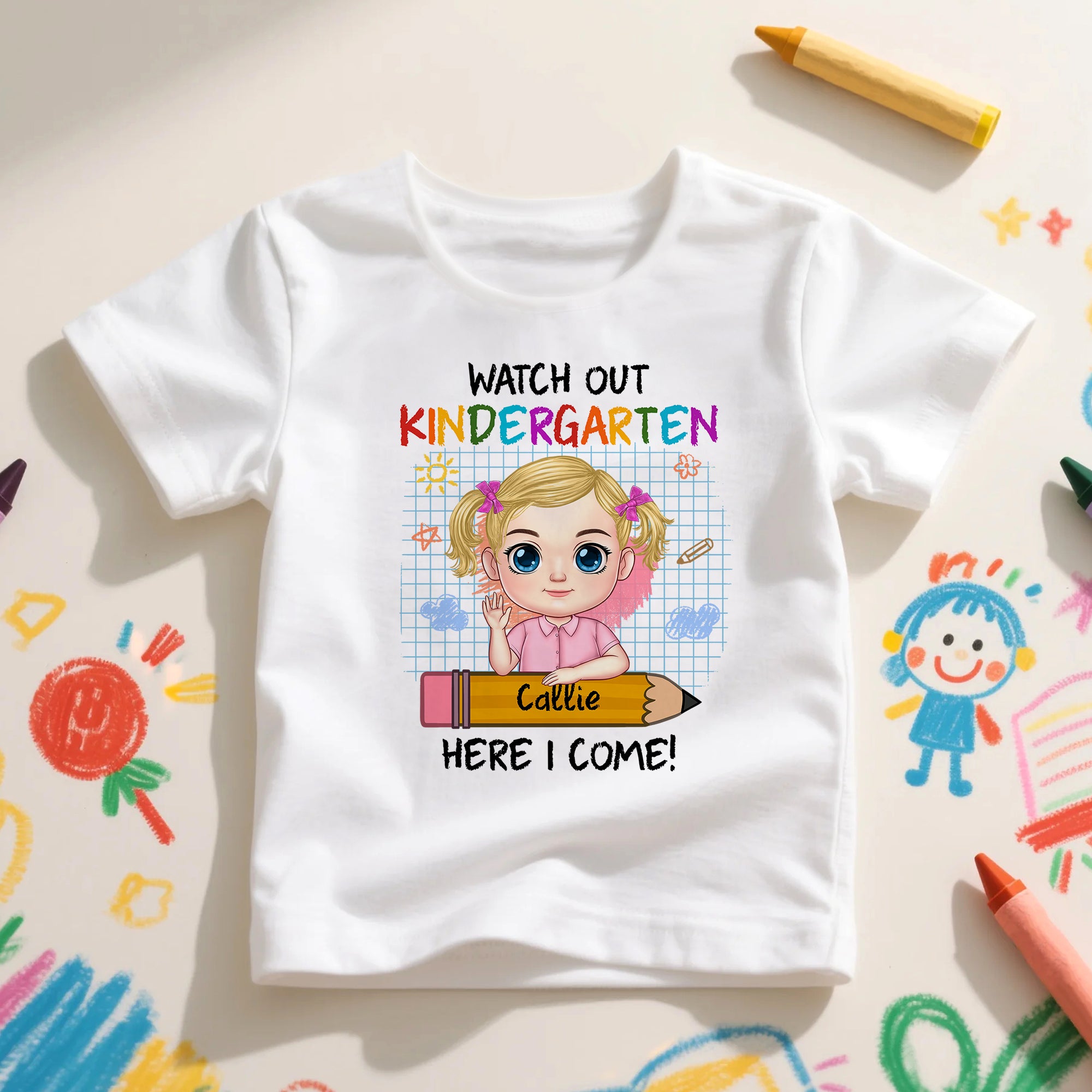 Personalizada Here I Come Personaje de dibujos animados Papelería Camiseta para niños con nombre y grado Regalo de cumpleaños de vuelta al cole para niños Niñas