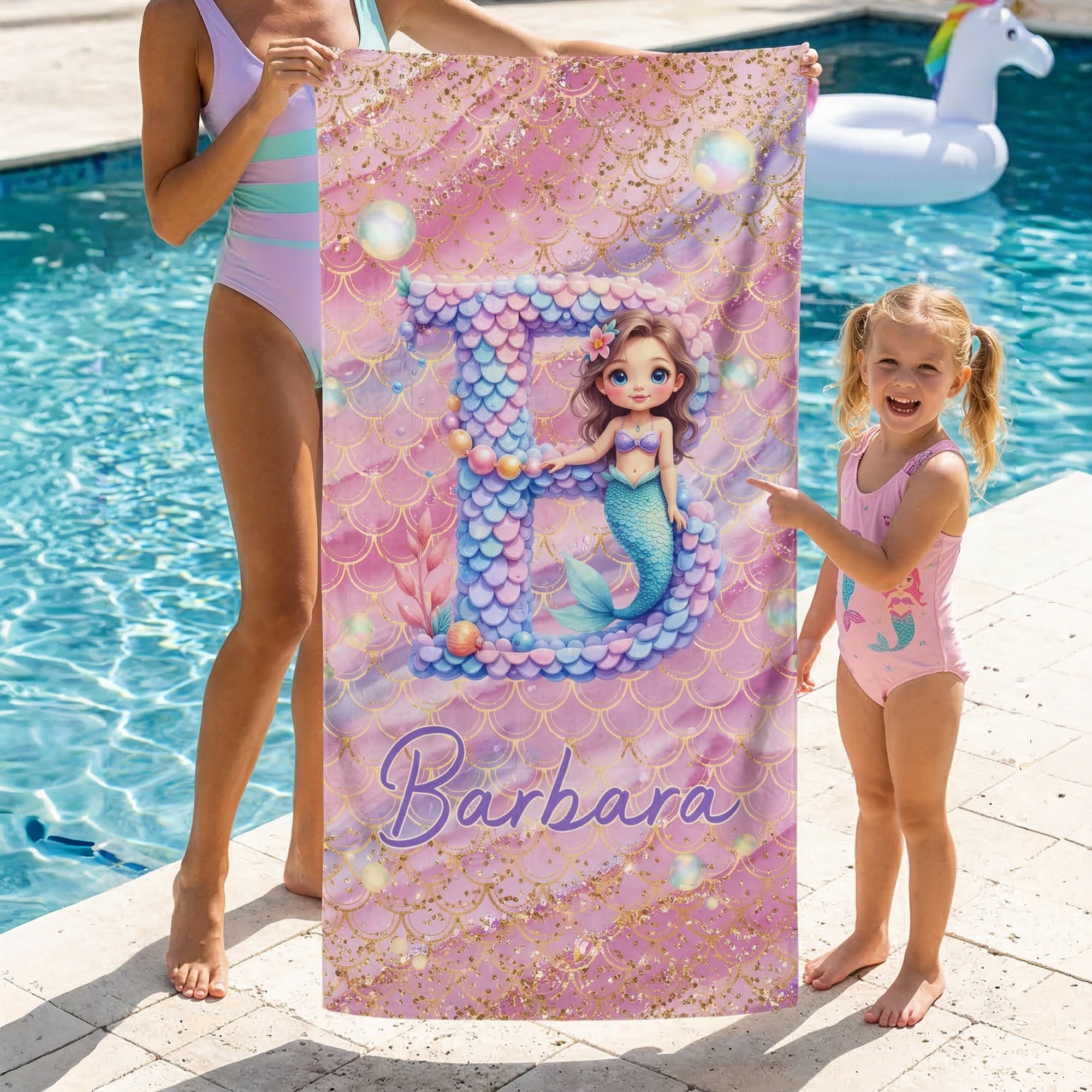 Toalla de playa personalizada de dibujos animados con las iniciales de la sirena y el nombre para viajes Fiesta en la playa Regalo de cumpleaños para niñas