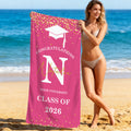 Toalla de Playa de Secado Rápido con Nombre y Nombre de la Escuela Personalizada Congratulations Grad Cap Regalo de Graduación para Graduados