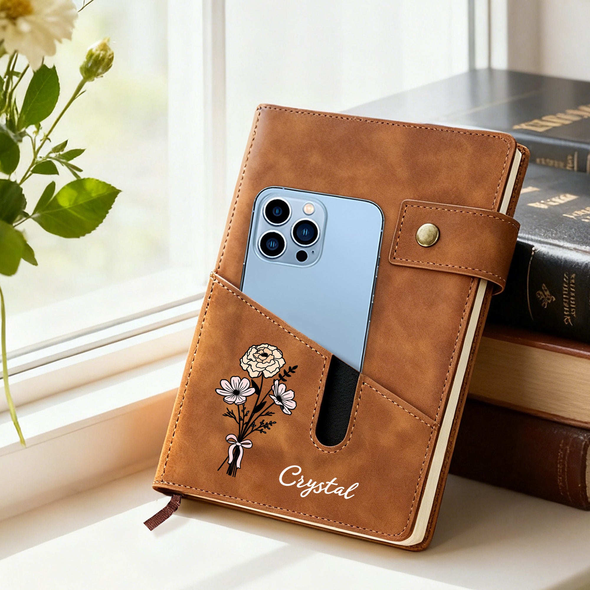 Personalizada Nacimiento Flor Nombre PU Cuero A5 Cuaderno con bolsillo de almacenamiento y páginas rayadas Esenciales diarios Cumpleaños Regalo para Amigo Familia